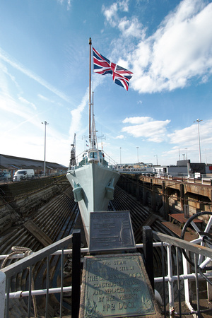 HMS Cavalier    1944
